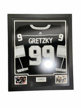 Cargar imagen en el visor de la galería, Jersey enmarcado | Kings | Wayne Gretzky
