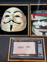 Cargar imagen en el visor de la galería, Máscara Enmarcada / V de Vendetta / Natalie Portman
