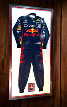 Cargar imagen en el visor de la galería, Traje Enmarcado / F1 / Max Verstappen
