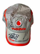 Cargar imagen en el visor de la galería, Gorra / F1 / Lewis Hamilton, Heikki Kovalainen, Pedro De La Rosa (McLaren)
