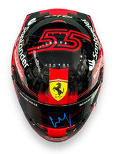 Cargar imagen en el visor de la galería, Mini Casco / F1 / Carlos Sainz Jr (Ferrari 2023)
