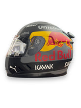 Load image into Gallery viewer, Casco Full Size / Red Bull / Sergio &quot;Checo&quot; Pérez
