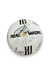 Cargar imagen en el visor de la galería, Balón / Real Madrid / Leyendas del Madrid ( HUGO/RAUL/GUTI/BUTRAGUEÑO/CANNAVARO/CAMBIASSO/REDONDO/MORIENTES/SALGADO/HIERRO)
