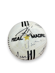 Balón / Real Madrid / Leyendas del Madrid ( HUGO/RAUL/GUTI/BUTRAGUEÑO/CANNAVARO/CAMBIASSO/REDONDO/MORIENTES/SALGADO/HIERRO)