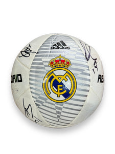 Balón / Real Madrid / Leyendas del Madrid ( HUGO/RAUL/GUTI/BUTRAGUEÑO/CANNAVARO/CAMBIASSO/REDONDO/MORIENTES/SALGADO/HIERRO)