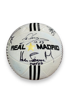 Balón / Real Madrid / Leyendas del Madrid ( HUGO/RAUL/GUTI/BUTRAGUEÑO/CANNAVARO/CAMBIASSO/REDONDO/MORIENTES/SALGADO/HIERRO)