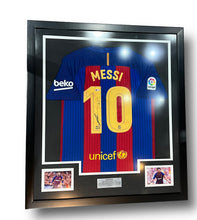Cargar imagen en el visor de la galería, Jersey Enmarcado / Barcelona / Lionel Messi
