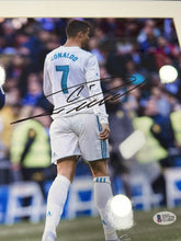 Cargar imagen en el visor de la galería, Fotografía Enmarcada / Barcelona - Real Madrid / Messi y Cristiano Ronaldo
