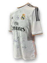 Load image into Gallery viewer, Jersey / Real Madrid /  Team 2013 (Blanca): Cristiano Ronaldo, Benzema, Modric, Pepe, Isco, Kaka
