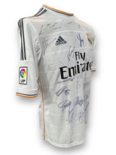 Load image into Gallery viewer, Jersey / Real Madrid /  Team 2013 (Blanca): Cristiano Ronaldo, Benzema, Modric, Pepe, Isco, Kaka
