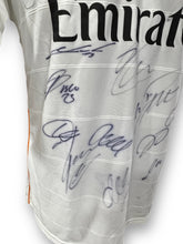 Load image into Gallery viewer, Jersey / Real Madrid /  Team 2013 (Blanca): Cristiano Ronaldo, Benzema, Modric, Pepe, Isco, Kaka
