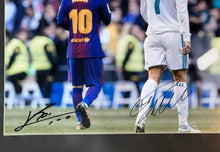 Cargar imagen en el visor de la galería, Fotografía Enmarcada / Barcelona - Real Madrid / Messi y Cristiano Ronaldo
