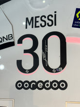 Cargar imagen en el visor de la galería, Jersey Enmarcado / PSG / Lionel Messi
