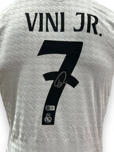 Cargar imagen en el visor de la galería, Jersey / Real Madrid / Vinicius Jr (Temporada 2024)
