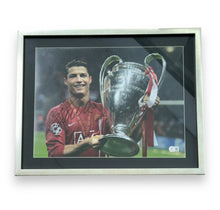 Load image into Gallery viewer, Foto enmarcada / Manchester United / Cristiano Ronaldo
