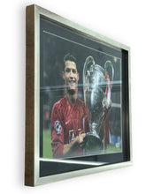 Load image into Gallery viewer, Foto enmarcada / Manchester United / Cristiano Ronaldo
