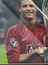 Load image into Gallery viewer, Foto enmarcada / Manchester United / Cristiano Ronaldo
