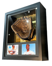 Load image into Gallery viewer, Manopla de Baseball Enmarcada / Braves / Hank Aaron
