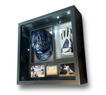 Cargar imagen en el visor de la galería, Casco y guante usado / Yankees / Derek Jeter y Leyendas Históricas
