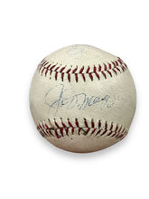 Load image into Gallery viewer, Pelota Baseball / Yankees / Mickey Mantle y Joe Dimaggio
