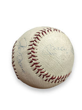 Load image into Gallery viewer, Pelota Baseball / Yankees / Mickey Mantle y Joe Dimaggio
