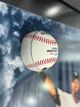 Cargar imagen en el visor de la galería, Cuadro Breaking Through / Yankees / Derek Jeter
