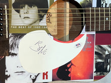 Load image into Gallery viewer, Guitarra enmarcada / U2 / Bono
