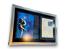 Load image into Gallery viewer, Disco LP enmarcado / Guns N&#39; Roses / Axl Rose, Duff, Slash

