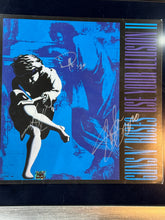 Cargar imagen en el visor de la galería, Disco LP enmarcado / Guns N&#39; Roses / Axl Rose, Duff, Slash
