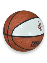 Load image into Gallery viewer, Balón Basketball / Cavaliers / Lebron James
