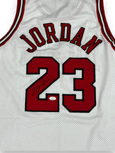 Load image into Gallery viewer, Jersey / Bulls / Michael Jordan
