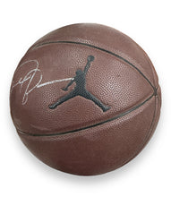 Cargar imagen en el visor de la galería, Balón Basketball / Bulls / Michael Jordan
