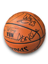 Cargar imagen en el visor de la galería, Balón Basketball / Suns / Equipo 1994-95
