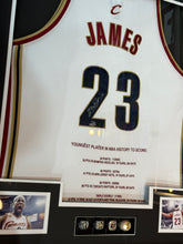 Cargar imagen en el visor de la galería, Jersey enmarcado con anillos / Cavaliers / Lebron James
