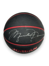 Cargar imagen en el visor de la galería, Balón Basketball / Bulls / Michael Jordan
