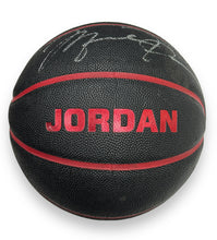 Cargar imagen en el visor de la galería, Balón Basketball / Bulls / Michael Jordan
