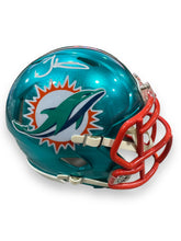 Cargar imagen en el visor de la galería, Mini Casco / Dolphins Flash / Tyreek Hill
