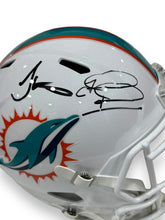 Cargar imagen en el visor de la galería, Casco Replica / Dolphins Speed / Tua Tagovailoa y Tyreek Hill
