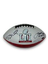 Cargar imagen en el visor de la galería, Balón Panel / Patriots / Sper Bowl LI (Tom Brady, Legarrette Blount, Dont&#39;a Hightower, Stephen Gostkowski, Dion Lewis, Rob Ninkovich, Martellus Bennett, James White)
