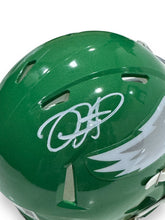 Cargar imagen en el visor de la galería, Mini Casco Throwback / Eagles / Jalen Hurts
