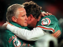 Cargar imagen en el visor de la galería, Mini Casco / Dolphins / Dan Marino y Don Shula
