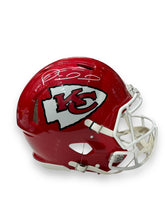 Cargar imagen en el visor de la galería, Casco Speed Pro / Chiefs / Patrick Mahomes
