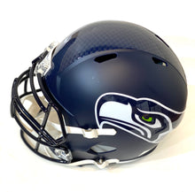 Cargar imagen en el visor de la galería, Casco Full size / Seahawks / Russell Wilson
