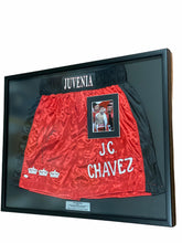 Cargar imagen en el visor de la galería, Shorts Enmarcados / Boxeo / Julio Cesar Chavez
