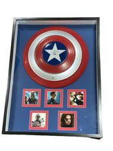 Cargar imagen en el visor de la galería, Escudo Enmarcado / Capitan America / Chris Evans
