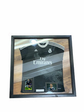 Cargar imagen en el visor de la galería, Jersey Enmarcado | Real Madrid | Cristiano Ronaldo
