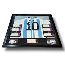 Cargar imagen en el visor de la galería, Jersey enmarcado / Argentina / Lionel Messi
