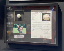 Cargar imagen en el visor de la galería, Bola de Golf / Enmarcada / Jack Nicklaus
