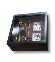 Cargar imagen en el visor de la galería, Cleat enmarcado / Red Sox / David Ortiz (Usado en Juego)
