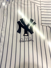 Cargar imagen en el visor de la galería, Jersey Enmarcado | Yankees | Derek Jeter
